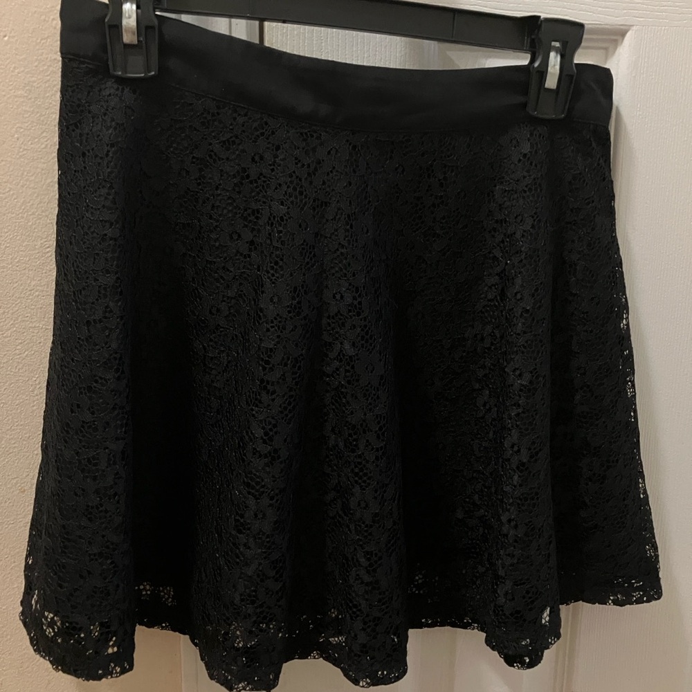 Forever 21 Classic Black Lace skirt